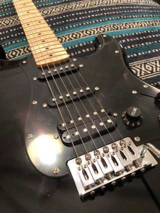Squier Stratocaster Negra, apenas usada
