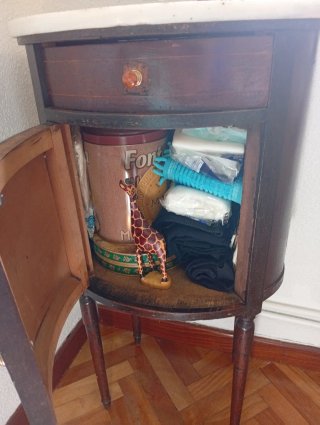 Mesita antigua madera siglo XX