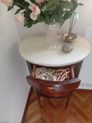 Mesita antigua madera siglo XX