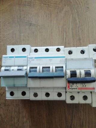Conjunto de 7 Interruptores Automáticos