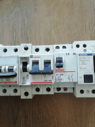 Conjunto de 7 Interruptores Automáticos