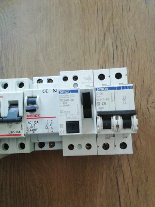 Conjunto de 7 Interruptores Automáticos