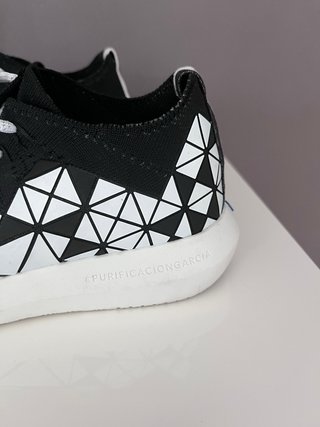 Zapatillas Purificación García Negras y Blancas