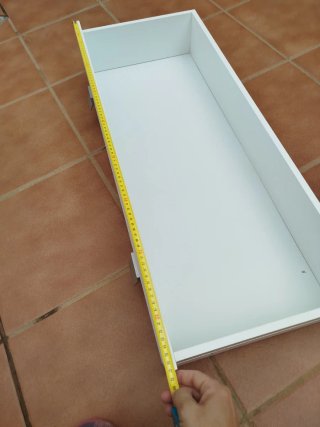 Cajón blanco con tiradores plateados, dos unidades