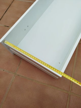 Cajón blanco con tiradores plateados, dos unidades