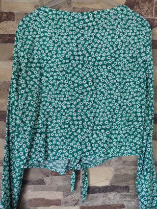 Blusa H&M verde estampado flores talla S
