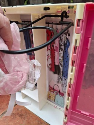 Guardaroba Barbie con accessori