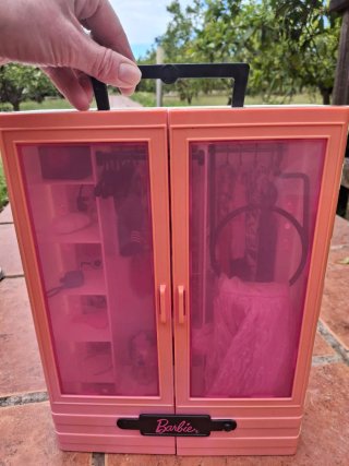 Guardaroba Barbie con accessori