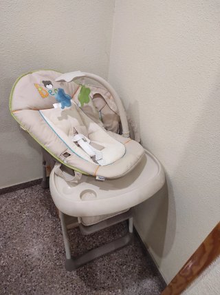Trona para bebé con asiento y juguetes