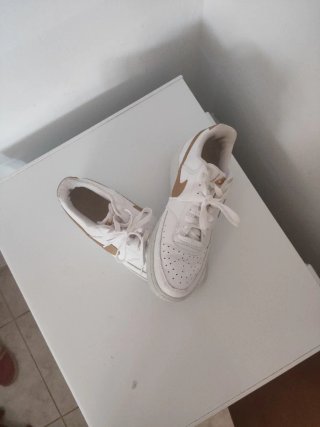 Zapatillas Nike Mujer Blancas y Doradas