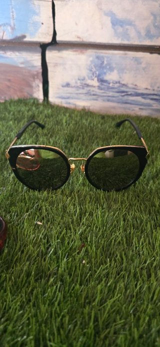 Gafas de sol redondas y ovaladas