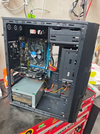 Torre PC negro Placa asus i5 Nvidia gt740