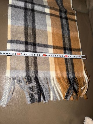 Bufanda de cuadros beige y gris