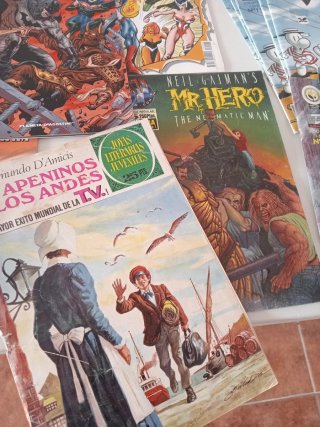 Lote 50 Cómics Variados (Batman, Bone, etc.)