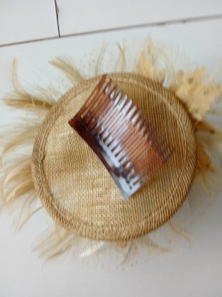 Tocado Beige y Dorado para Eventos