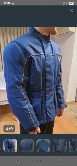 Chaqueta de moto azul con cinturón