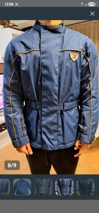 Chaqueta de moto azul con cinturón