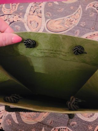 Sacchetto e scatola Gucci verdi