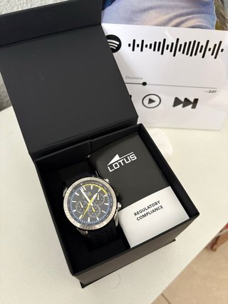 Reloj Lotus Cronógrafo Negro y Plateado