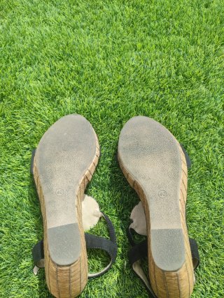 Sandalia cuña ante negra talla 40