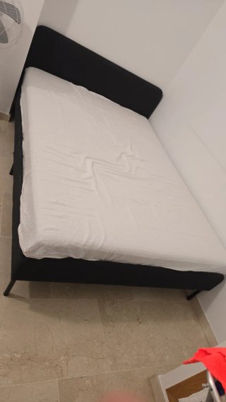 Cama con colchón 140x100