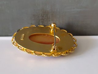 Broche camafeo vintage en tono rojizo