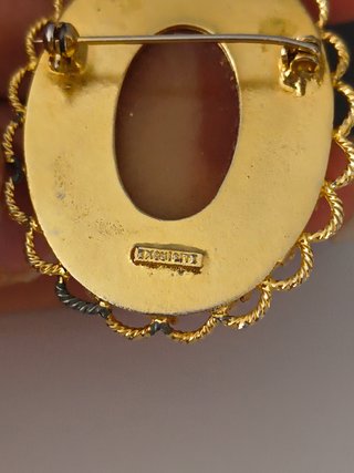 Broche camafeo vintage en tono rojizo