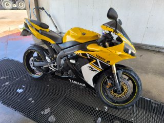 Yamaha R1 50th aniversario