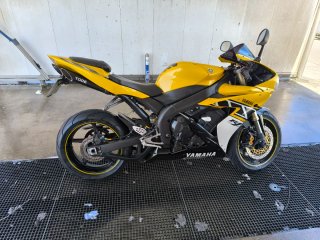 Yamaha R1 50th aniversario