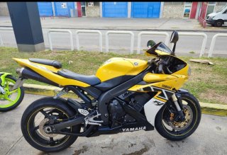 Yamaha R1 50th aniversario
