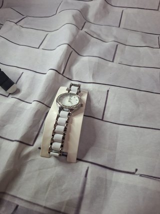 Reloj elegante plateado y blanco MUJER