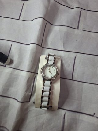 Reloj elegante plateado y blanco MUJER