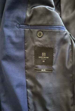 Traje azul para graduación