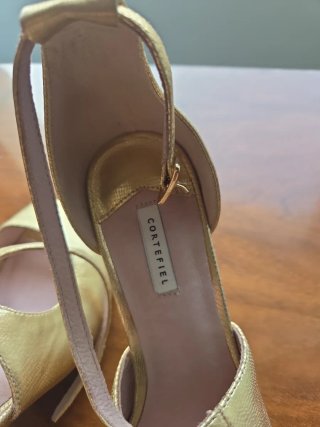Sandalias doradas Cortefiel