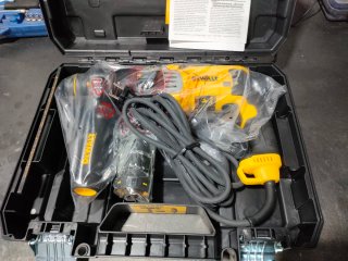 Taladro percutor Dewalt D25144K