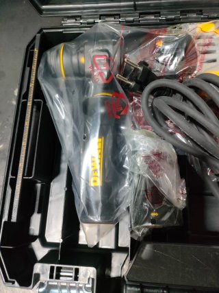 Taladro percutor Dewalt D25144K