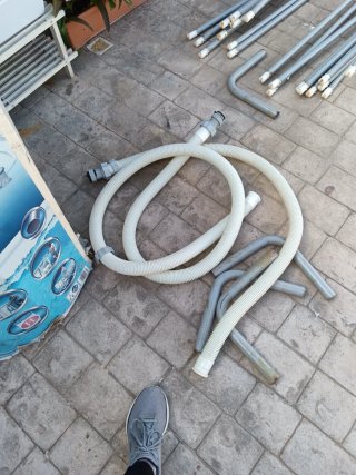 Piscina familiar con depuradora y escalera