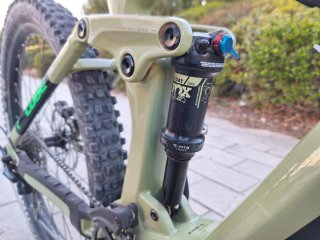 Bicicleta eléctrica Cube verde