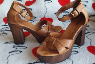 Sandalias de piel con plataforma