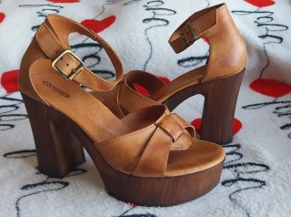 Sandalias de piel con plataforma