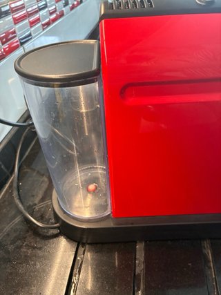 Cafetera Nespresso Krups Roja.