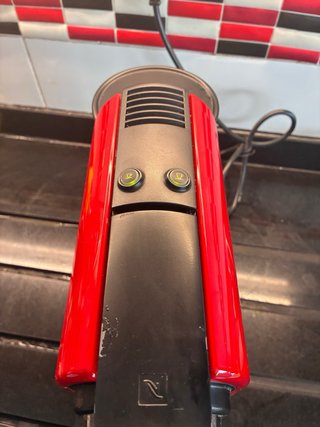 Cafetera Nespresso Krups Roja.