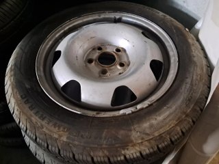 Neumático y llanta 215/60 R17 100V