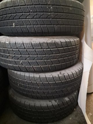 Neumático y llanta 215/60 R17 100V