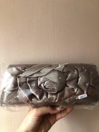 Bolso de fiesta beige con pedrería