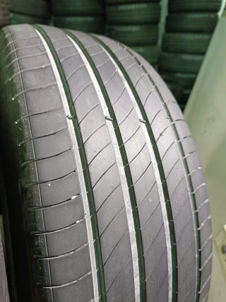 Michelin 215/55 R17 94V Neumático