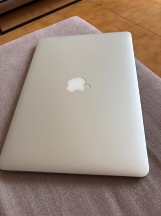 MacBook Air 13” 2015 8GB RAM Plata en buen estado
