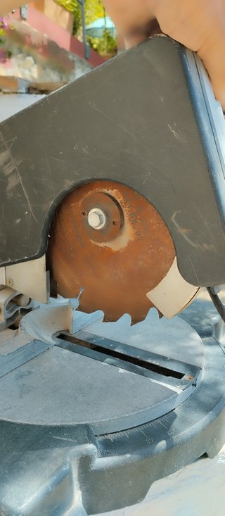 Sierra ingletadora profesional