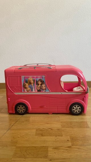 Caravana Barbie con tobogán y accesorios