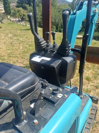 Mini Retroexcavadora Azul